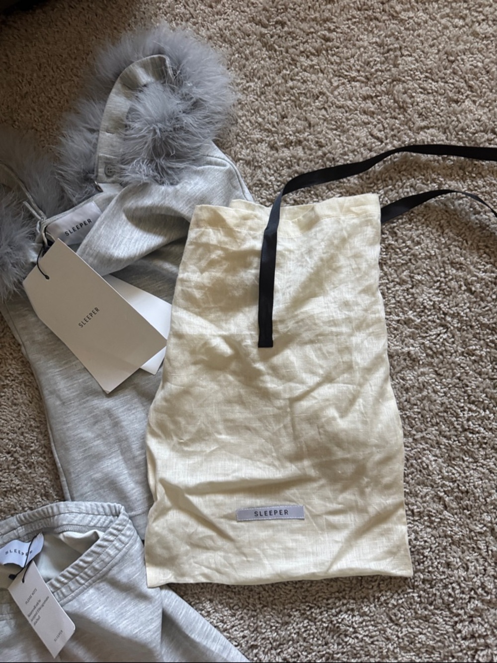 Sleeper luxury feather trim pajamas - Picture 5 of 8